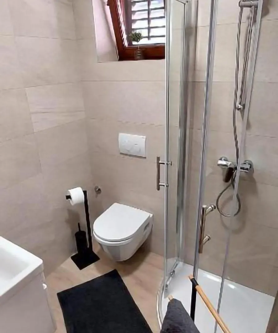Beautiful Apartment Fratta With Garden In Tar Frata