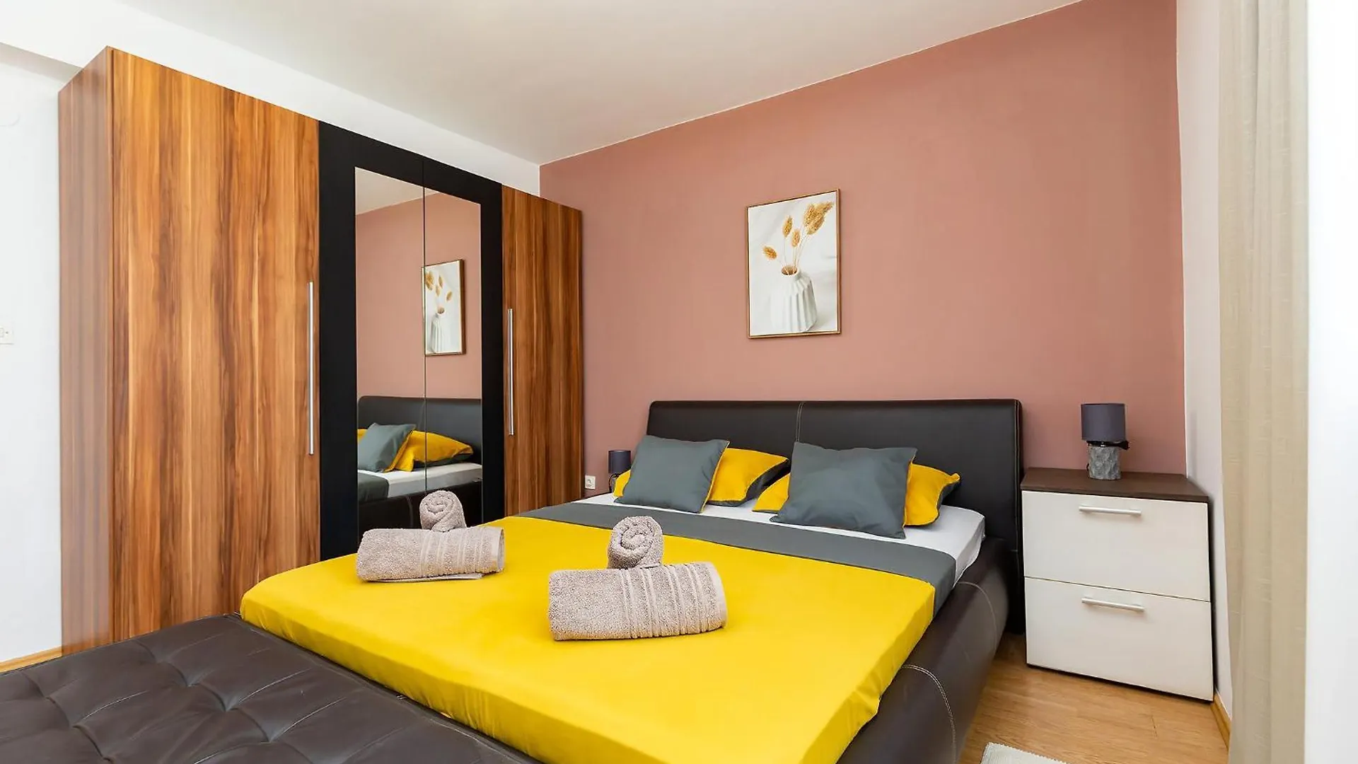Beautiful Apartment Fratta With Garden In Tar Frata 0*,