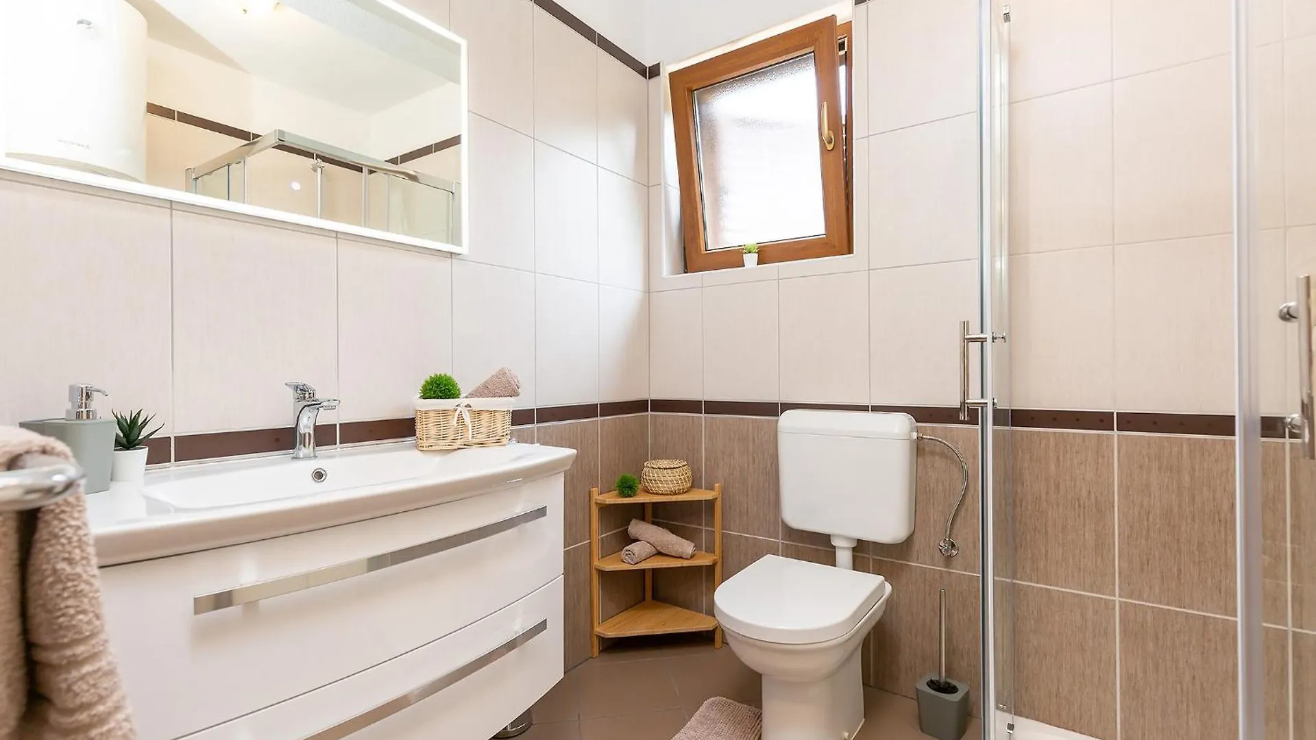 Beautiful Apartment Fratta With Garden In Tar Frata