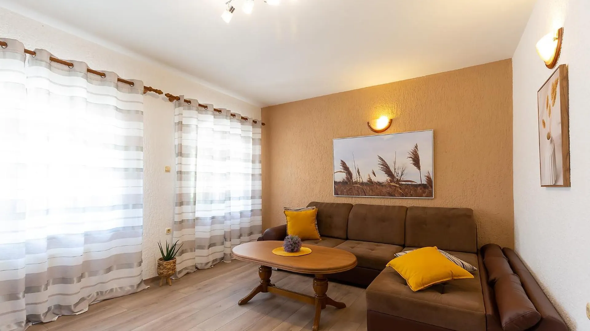 Beautiful Apartment Fratta With Garden In Tar Frata