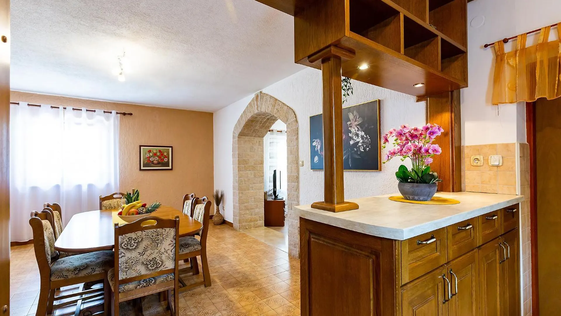 Beautiful Apartment Fratta With Garden In Tar Frata